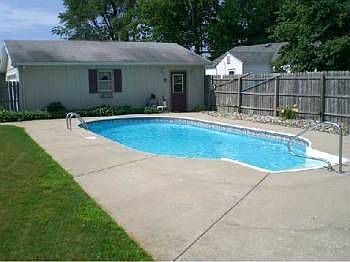 2nd image of 2895 Lincolnway E