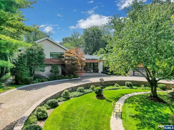 34 Warren Ln, Alpine, NJ 07620