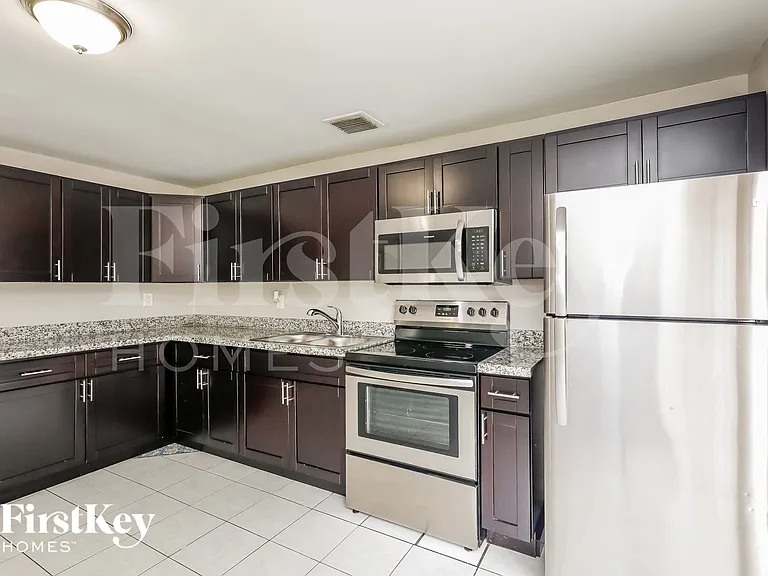 5826 N Farragut Dr — Photo 6