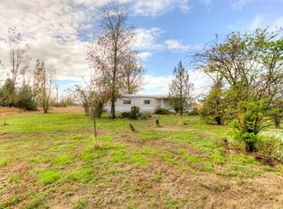 410 E Dutton Rd, Eagle Pt, OR 97524