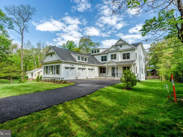 8920 Walker St, Fairfax, VA 22032