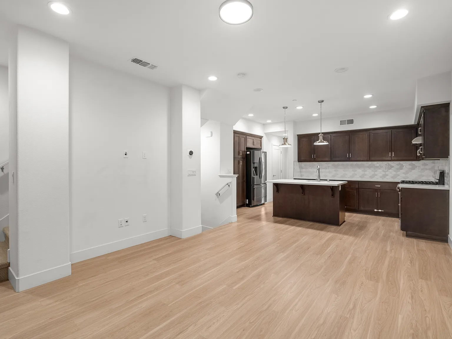 3 bed, 1542 sqft, $4,100 — Photo 2