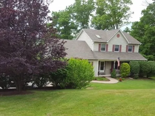 555 Hiawatha Rd, Prosperity, PA 15329