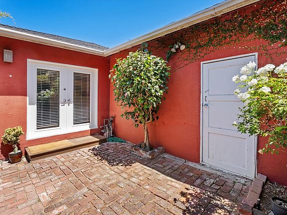 2nd image of 1901 Griffith Park Blvd #1901