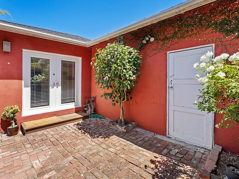 1901 Griffith Park Blvd #1901 — Photo 2