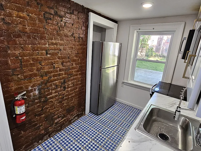 136 Johnston St #0 — Photo 3
