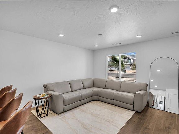 5th image of 3227 E Elkhorn Ln