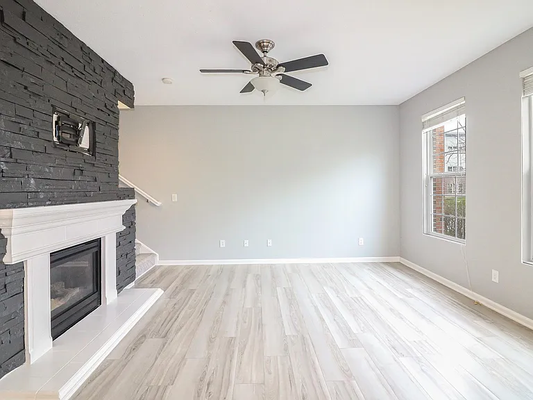 13539 Erlen Dr — Photo 41