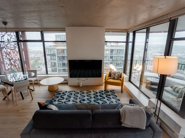 128 Cordova St W #3406, Vancouver, BC V6B 0E6