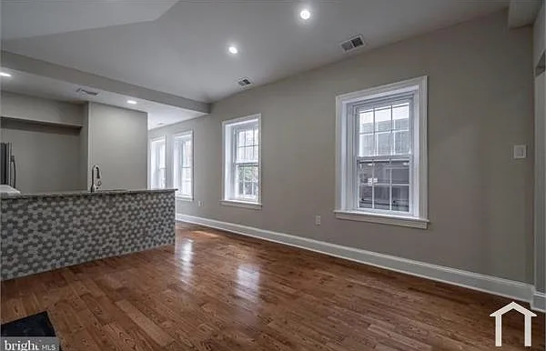 1 bed, 706 sqft, $2,000 — Photo 4