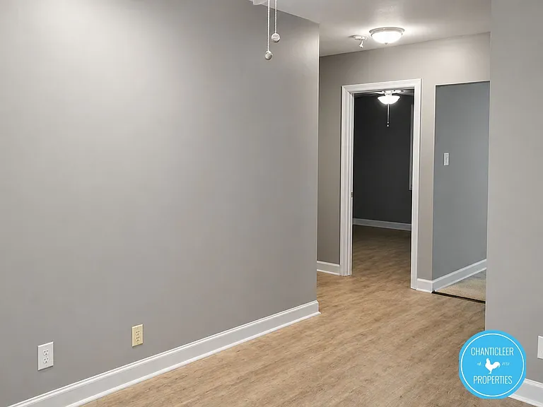 820 W 7th St — Photo 5