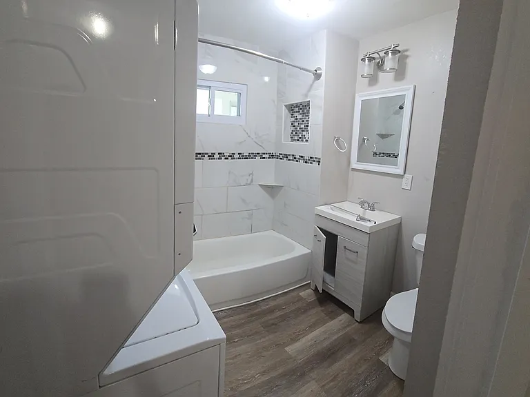4323 Gillham Rd — Photo 3