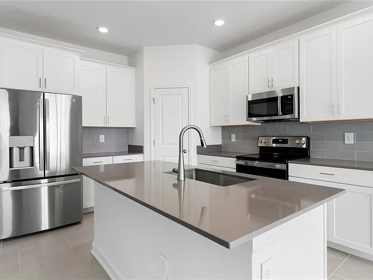5786 Stephens Rd — Photo 2