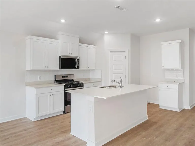 618 S Neon Ave — Photo 4