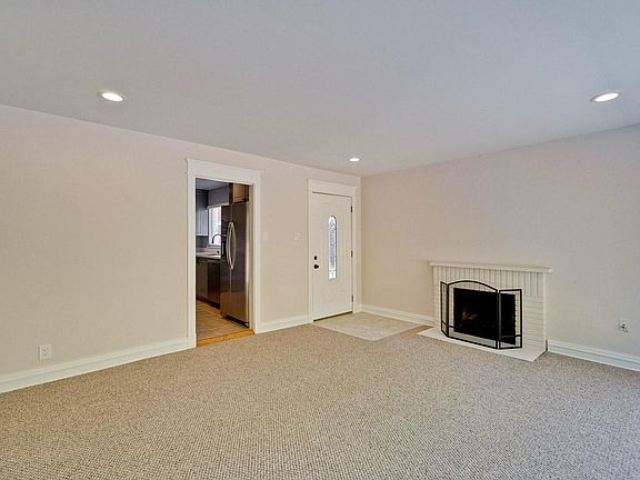 4th image of 3151 Alma St