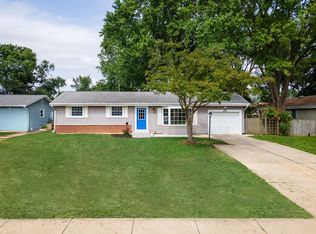 261 Arrowhead Trl, Carol Stream, IL 60188