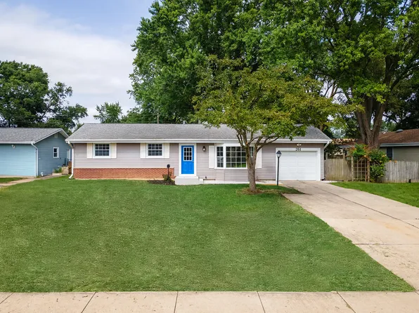 261 Arrowhead Trl, Carol Stream, IL 60188