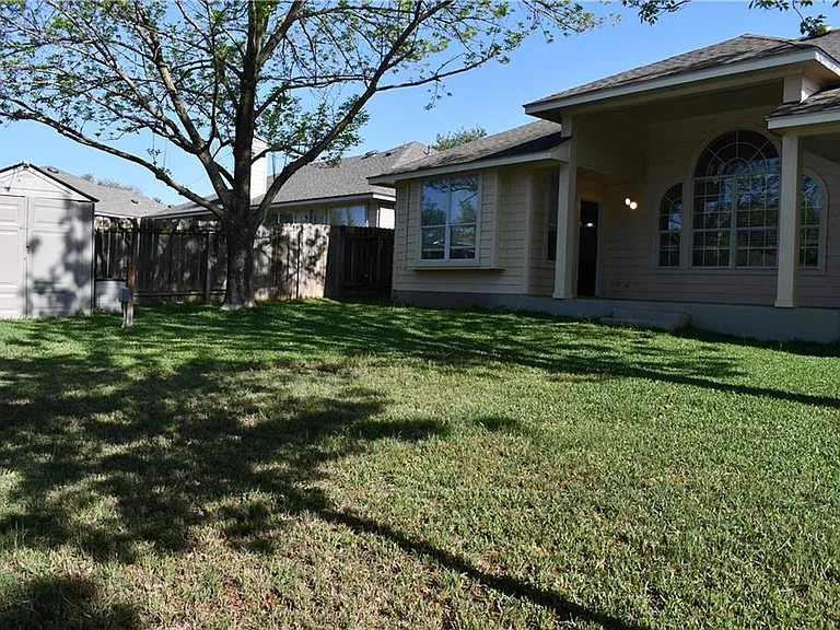 704 Thrush Dr — Photo 14