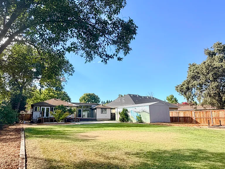 3590 Buena Vista Dr — Photo 19