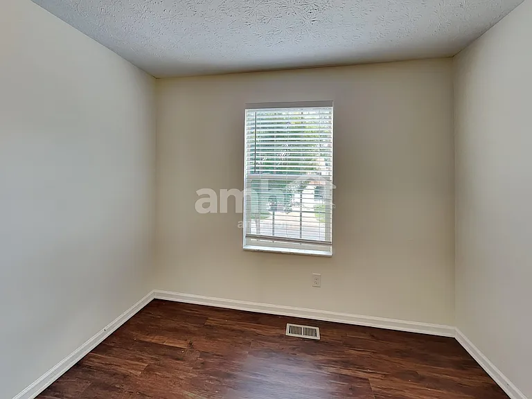 640 Norfolk Sq S — Photo 16