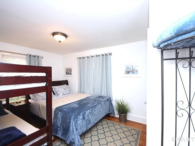 1093 Shippan Ave — Photo 18