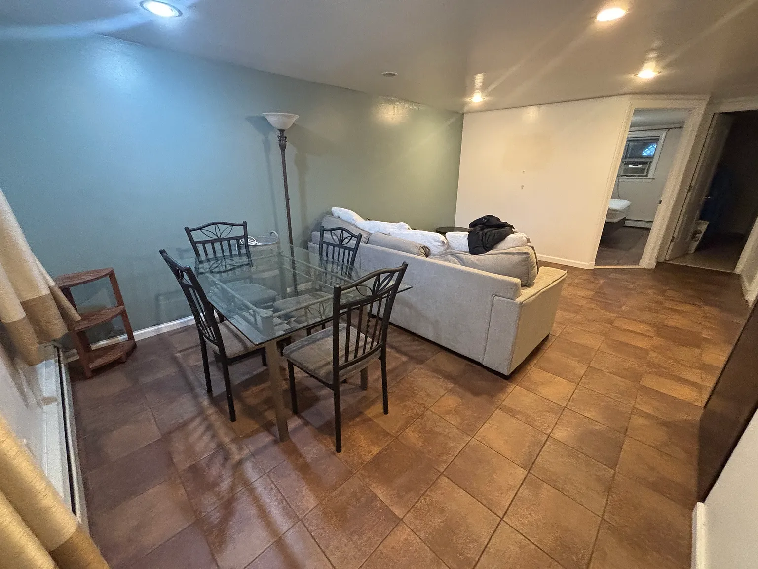 1 bed, 750 sqft, $2,100 — Photo 2