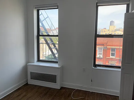 Rented by Salon Realty Corp | media 12