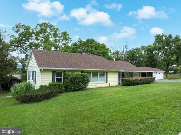 746 Henszey St, Lemont, PA 16851
