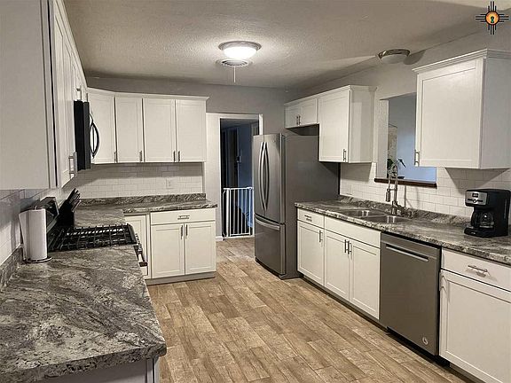 5th image of 1412 Stratford Ln