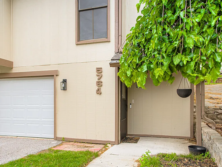 5764 N Anita Ave — Photo 3