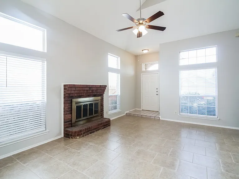 2326 Weatherby Dr — Photo 6