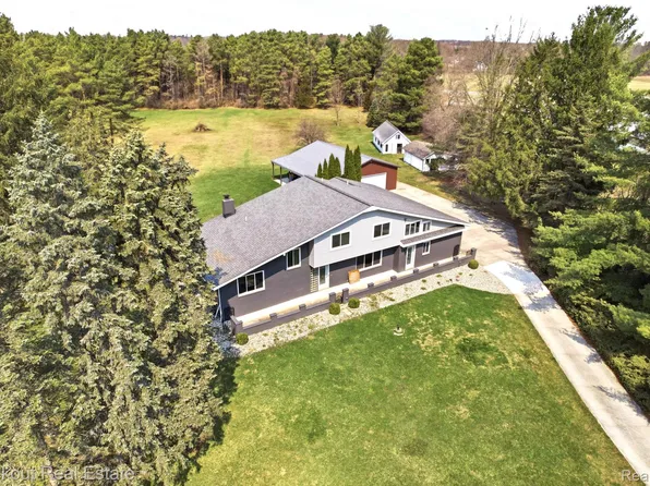 9239 Lange Rd, Birch Run, MI 48415