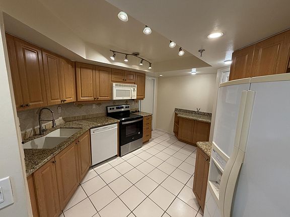 4th image of 6463 La Costa Dr APT 203