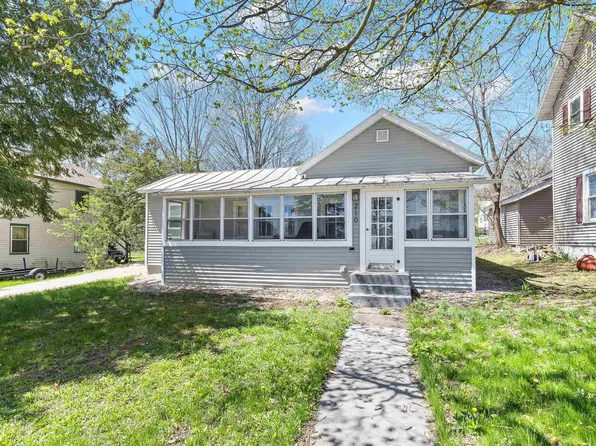 210 South FRANKLIN STREET, Waupaca, WI 54981