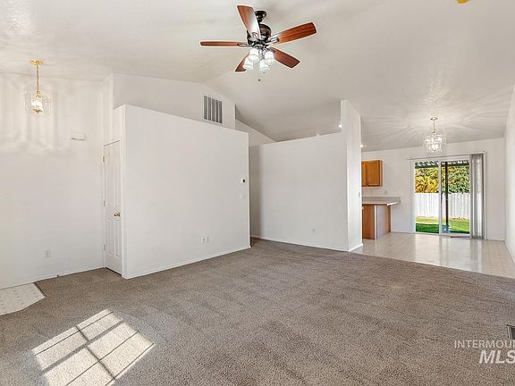 4th image of 702 S Valley Dr