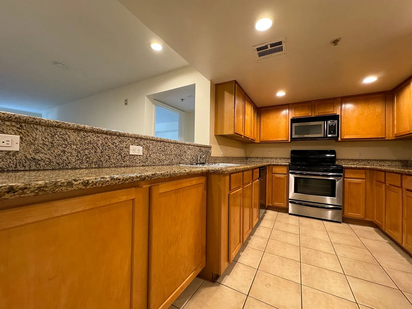 L'Gallia Studio City Apartments — Photo 3