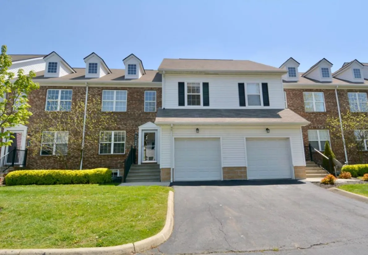 2 bed, 2000 sqft, $2,100 — Photo 1