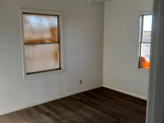 2nd image of 548 W Seagoe Ave Unit 1