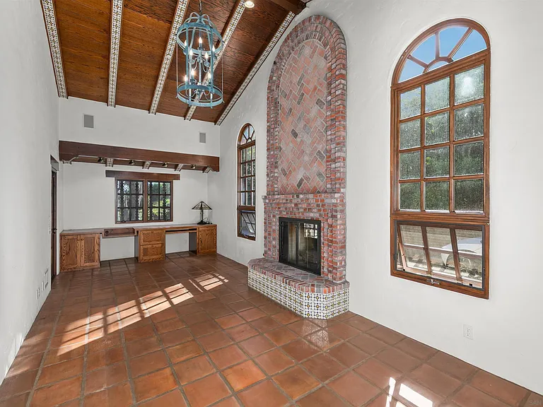 5443 Calzada Del Bosque — Photo 48