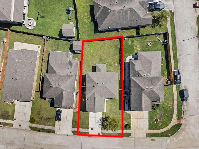 9006 Sasson Blvd — Photo 3