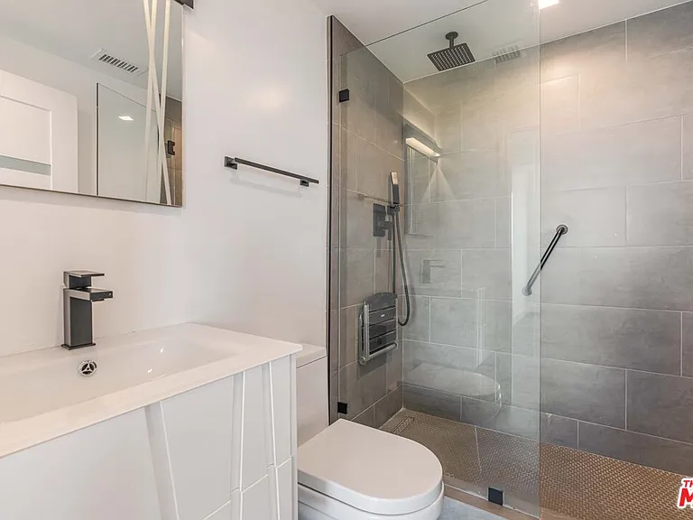 10501 Wilshire Blvd #1812 — Photo 14