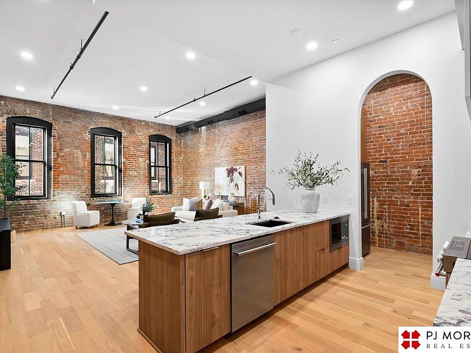 1st image of 1105 Harney St APT 207