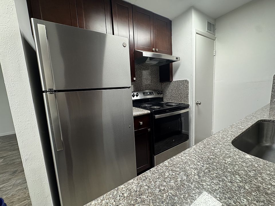 1st image of 505 University Walk APT 5