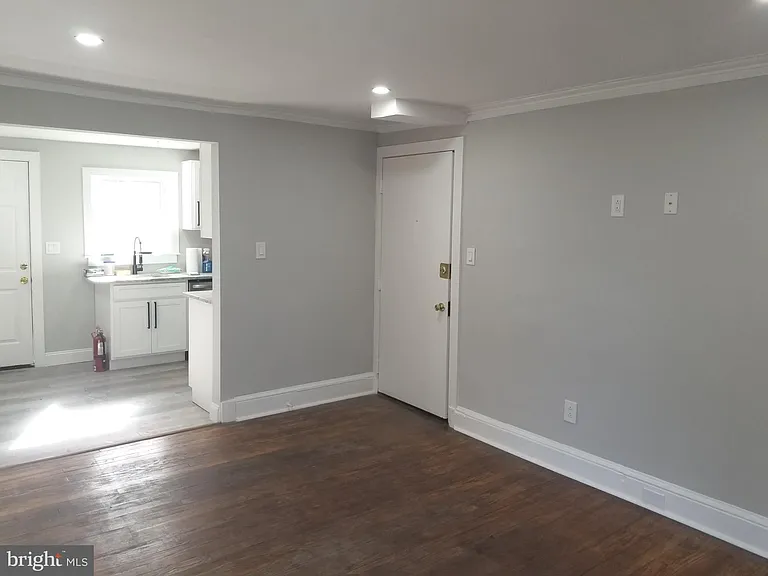 212 Warren St #3 — Photo 9