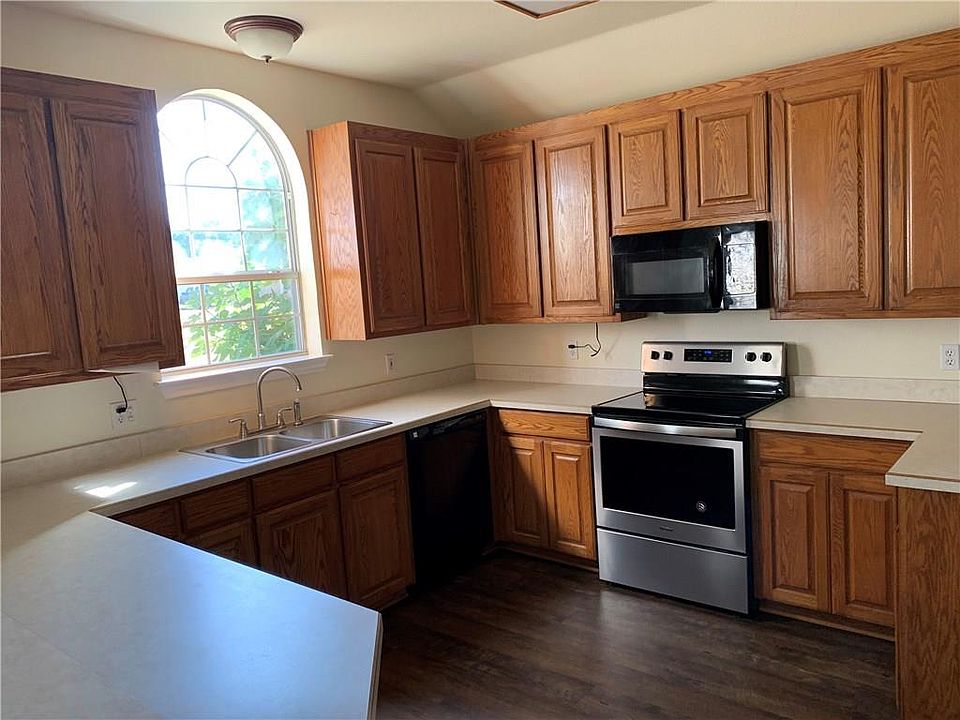 2nd image of 3902 Mountain Vista Dr