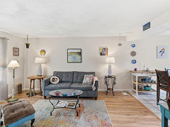 4th image of 47 Howard Ave