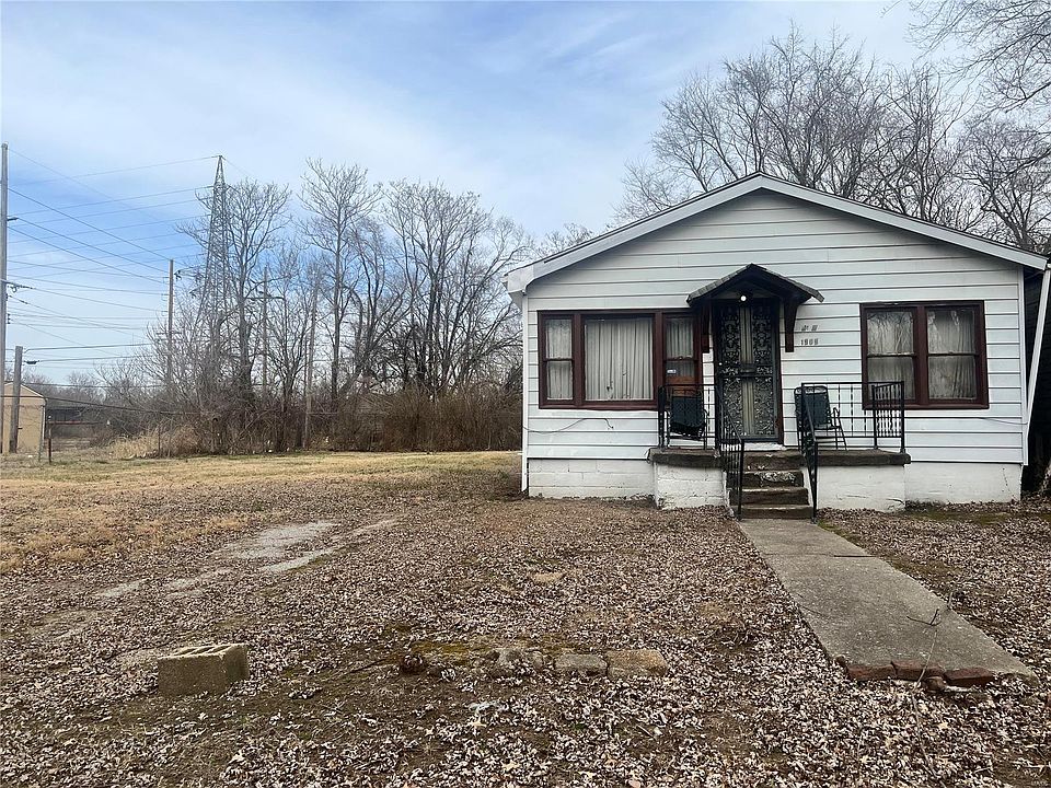 2nd image of 1909 Russell Ave