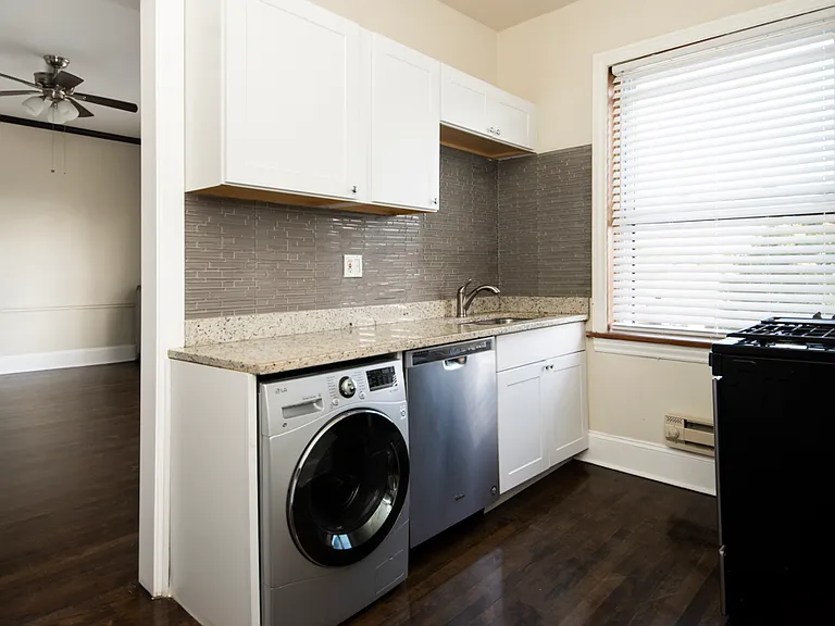 312 Lee St #3 — Photo 1