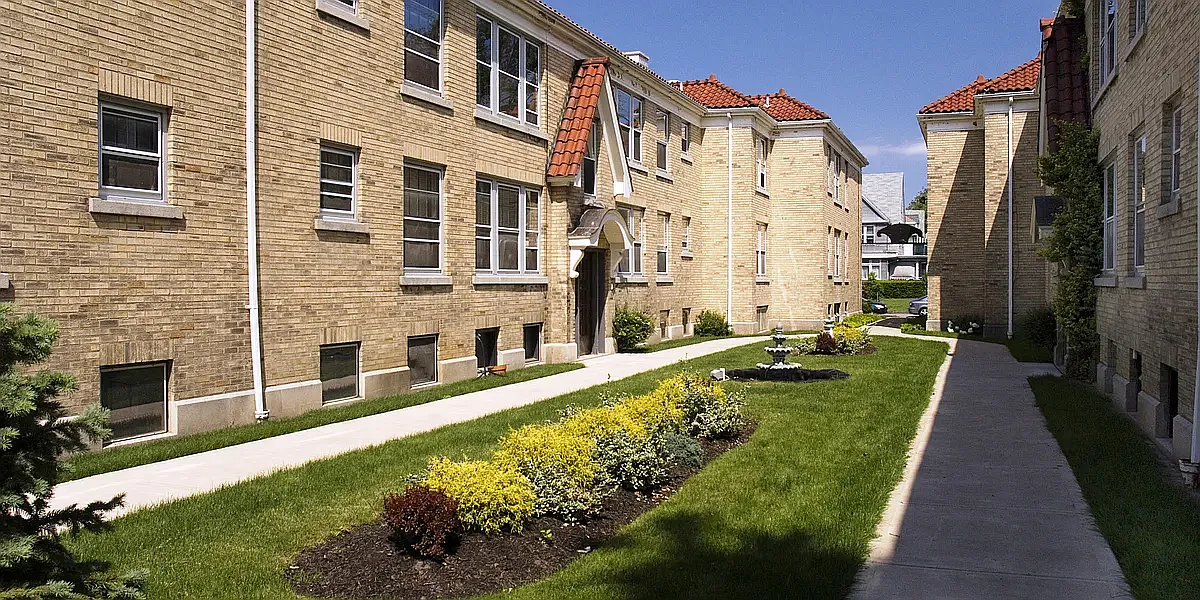 Crescent Garden Apartments — Photo 1