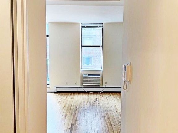 5th image of 201 E 12th St APT 502